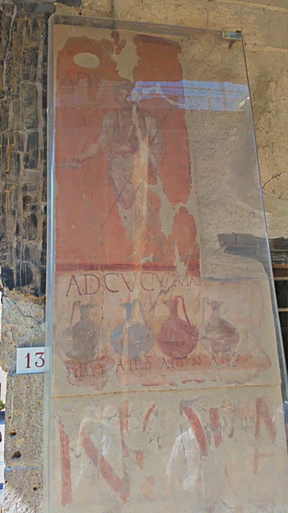 VI.13 Herculaneum, Photo taken between October 2014 and November 2019.
Detail from right (west) side of entrance doorway. Photo courtesy of Giuseppe Ciaramella.